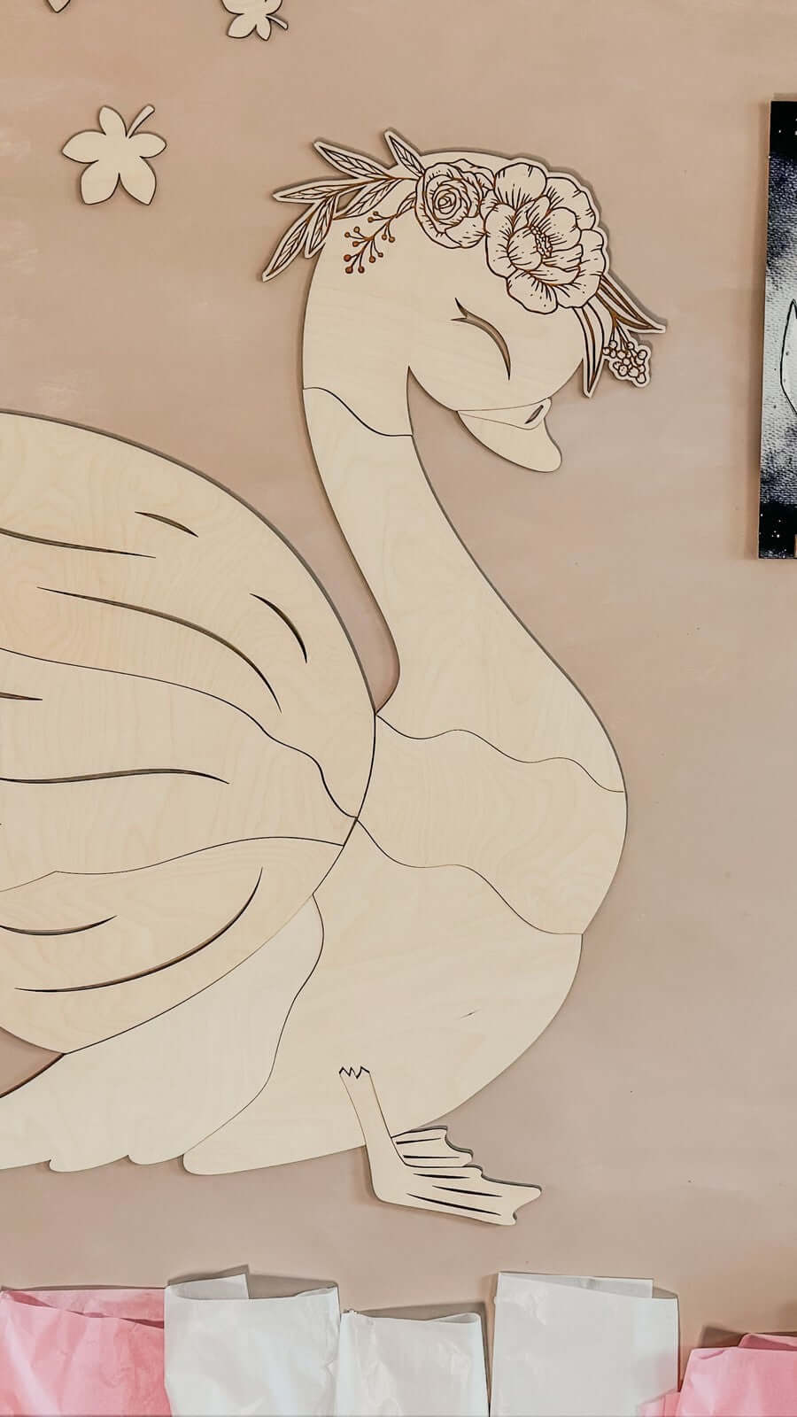 Unique wooden wall decoration featuring a swan design made from high-quality birch plywood.